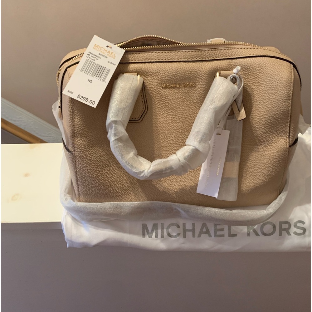 Michael Kors pocket book